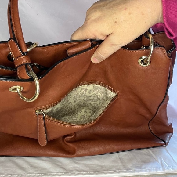 Simply Noelle CrossBody/Shoulder Bag, SZ 15”X6”x 12” Approximate, Many Pockets - Picture 12 of 16